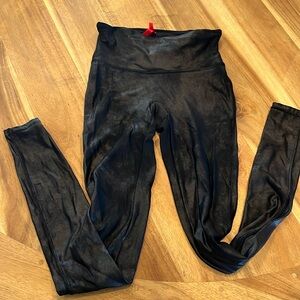 Black spanx leggings. Are you ready to look thinner then ever? These leggings!!!